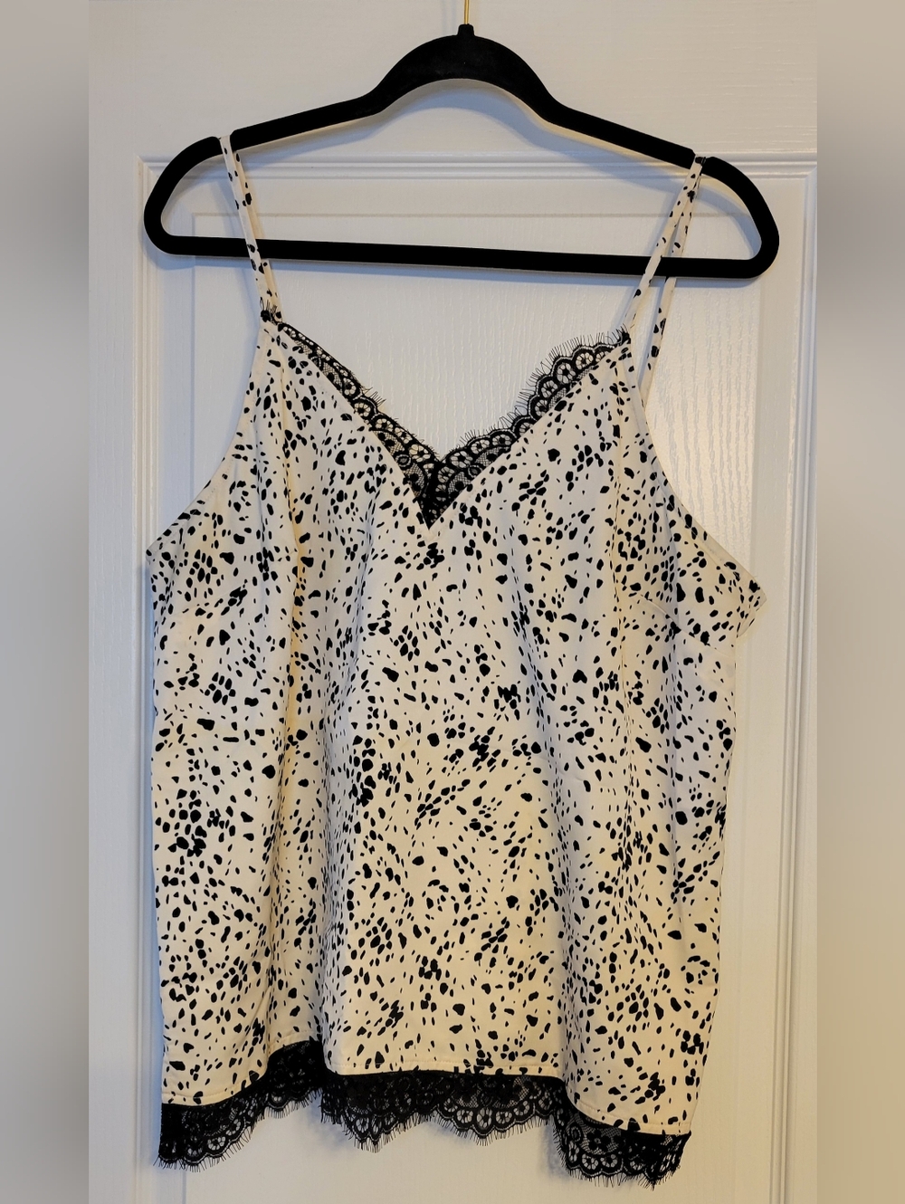 A new day | Black & White Spotted Lace-Trim Cami